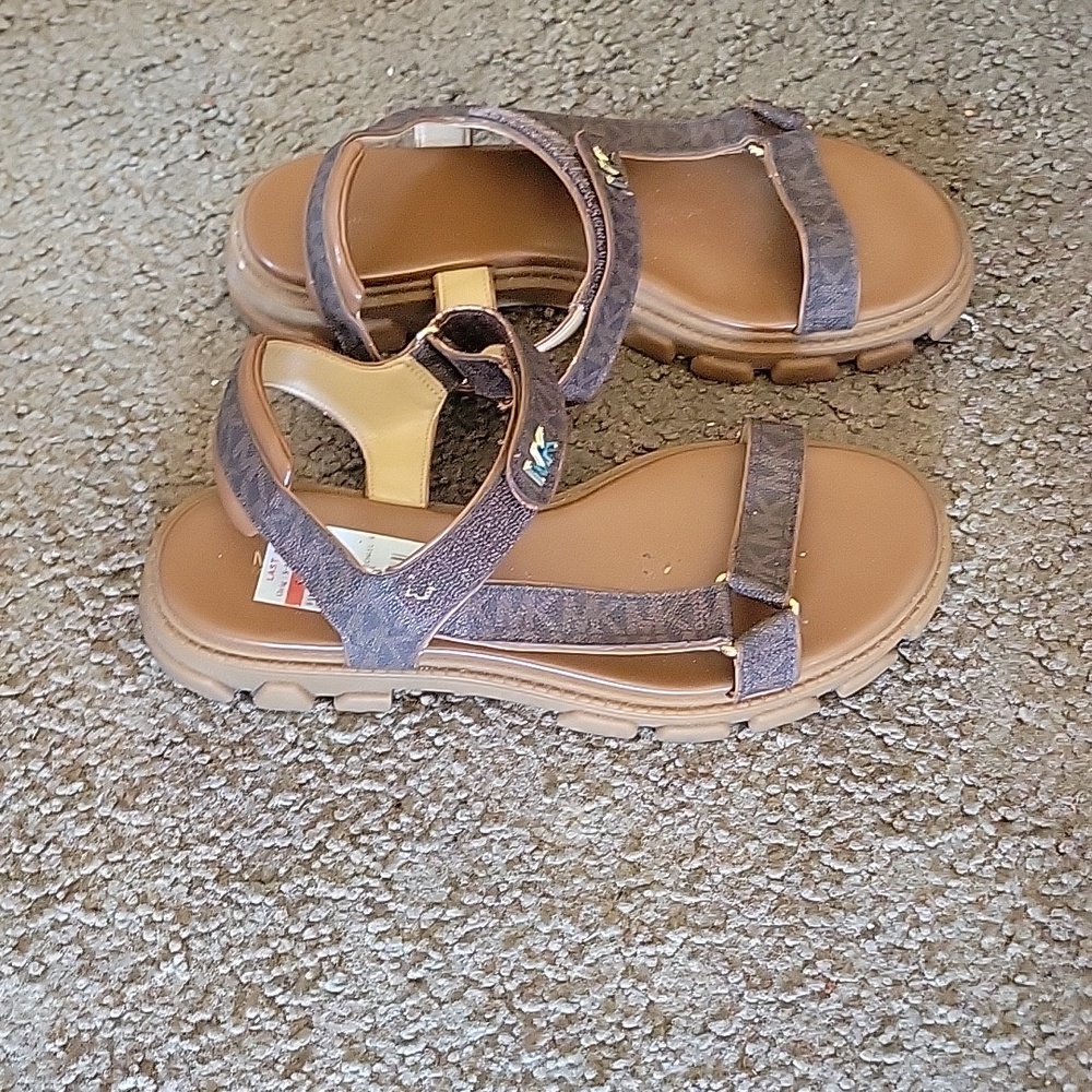 Micheal Kors Sandals - Picture 3 of 4